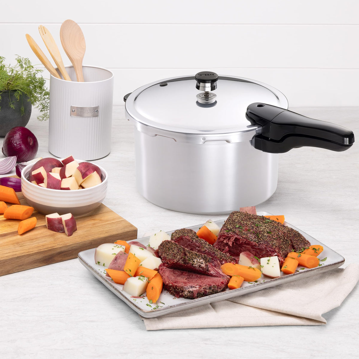 8-Quart Aluminum Pressure Cooker I75687